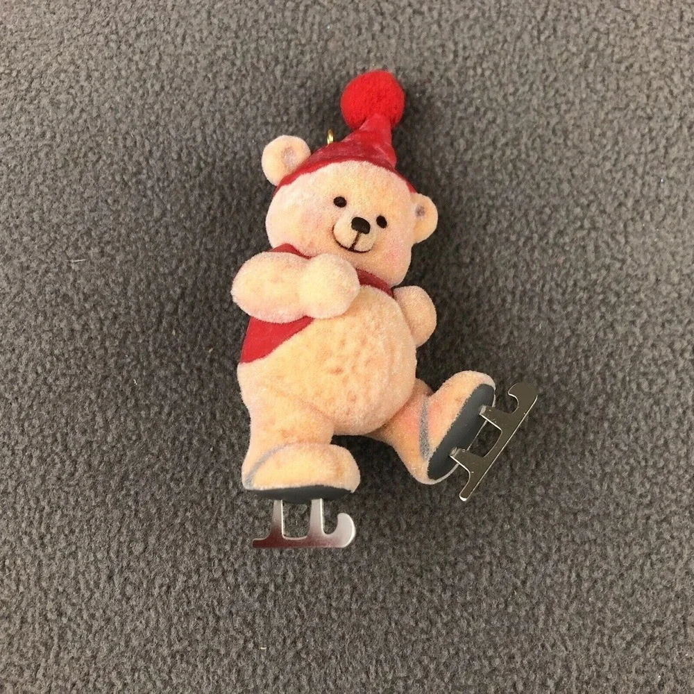 Hallmark Keepsake Christmas Holiday Ornament Decor Bears Can't Wait to Skate‎ #1